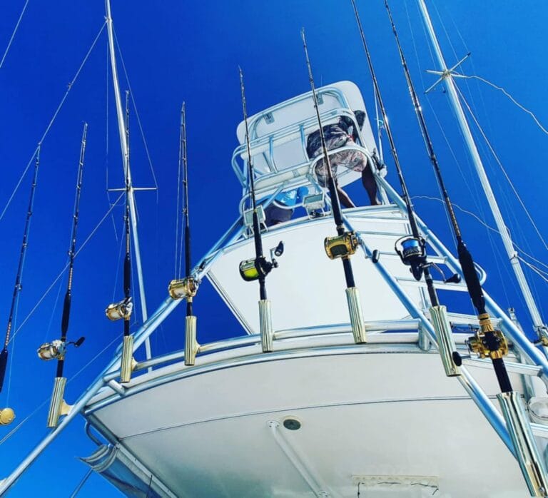 Sport Fishing Guanacaste: a fishing boat on the ocean.